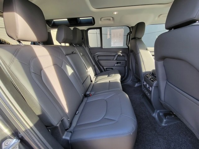 Used 2025 Land Rover Defender 110 S image 19