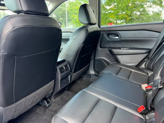 Used 2023 Nissan Rogue SL AWD/4WD image 32