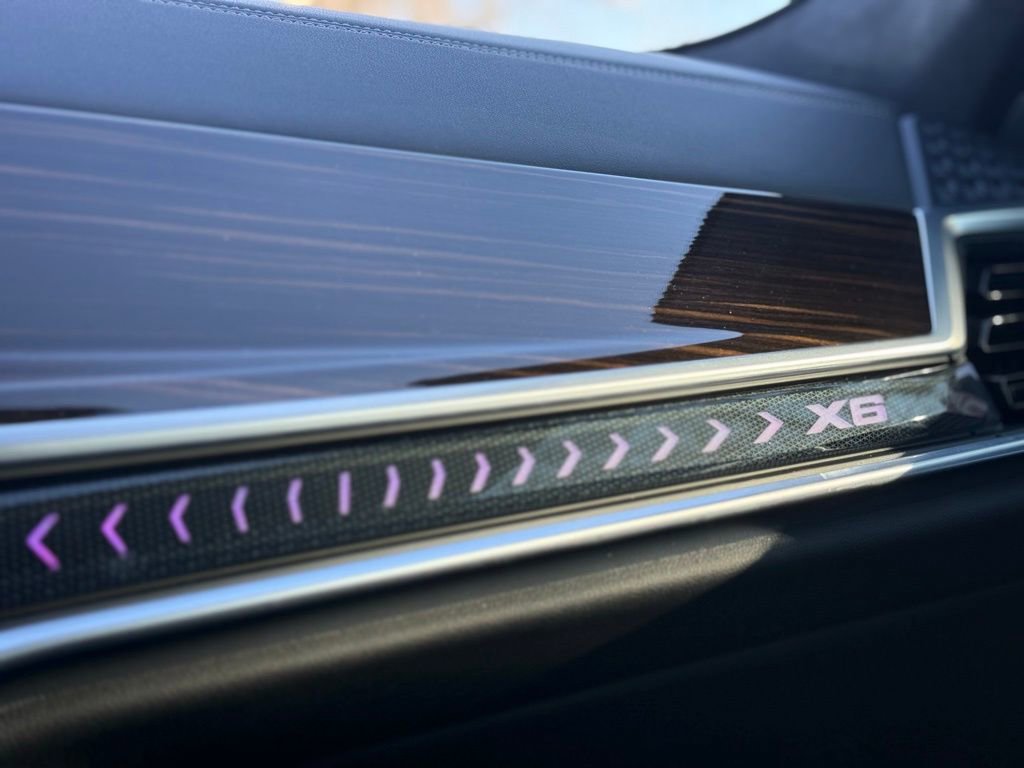 Used 2024 BMW X6 xDrive40i w/ Executive Package image 28