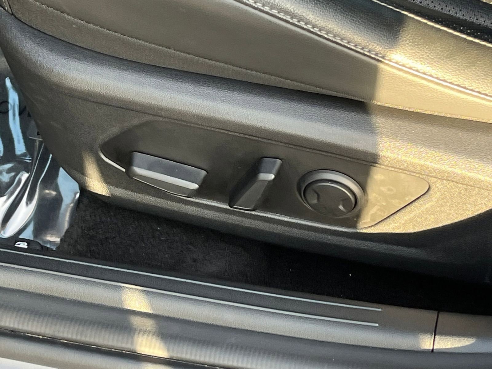 Used 2025 Hyundai Elantra Limited image 23