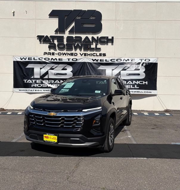 Used 2025 Chevrolet Equinox LT AWD/4WD image 2