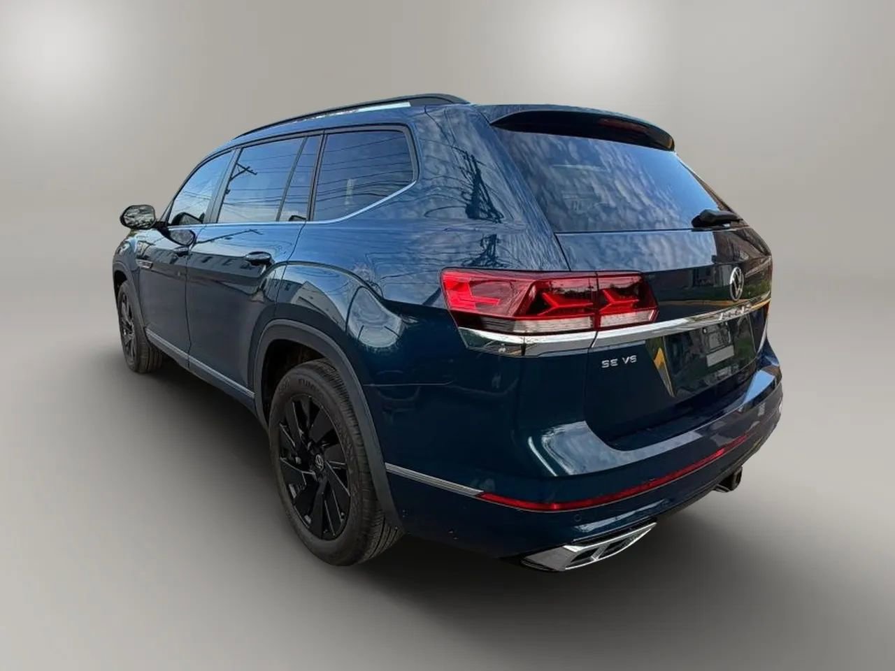 Used 2021 Volkswagen Atlas SE w/ Panoramic Sunroof Package FWD image 4