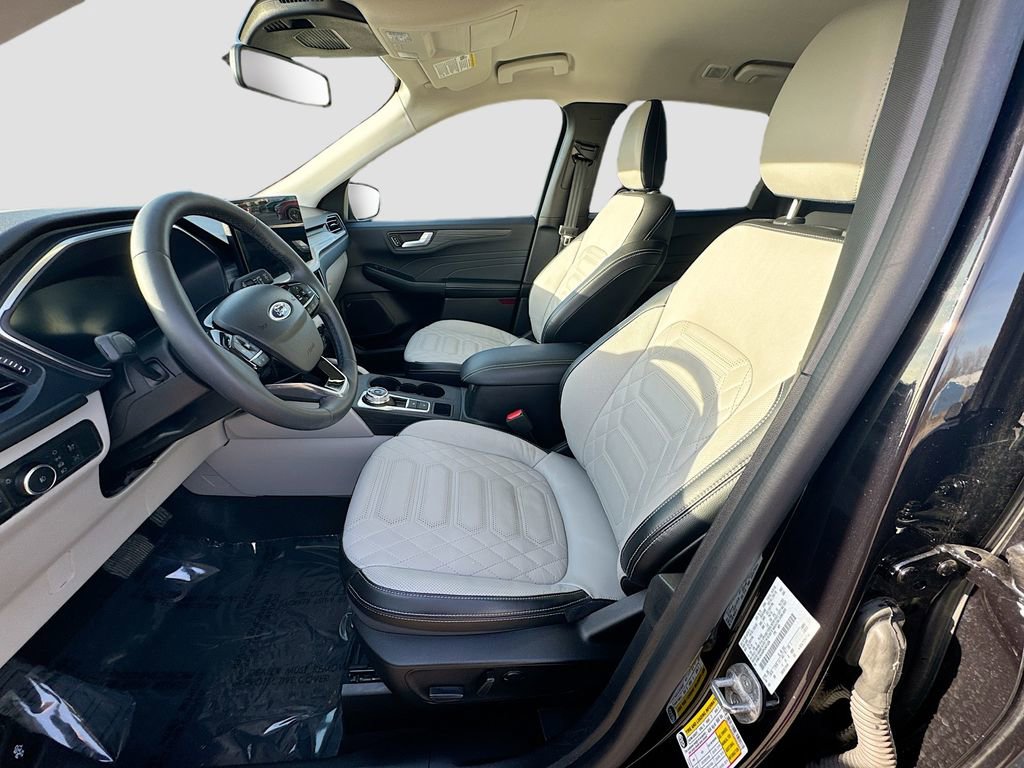 Certified 2023 Ford Escape Platinum w/ Premium Technology Package AWD/4WD image 18