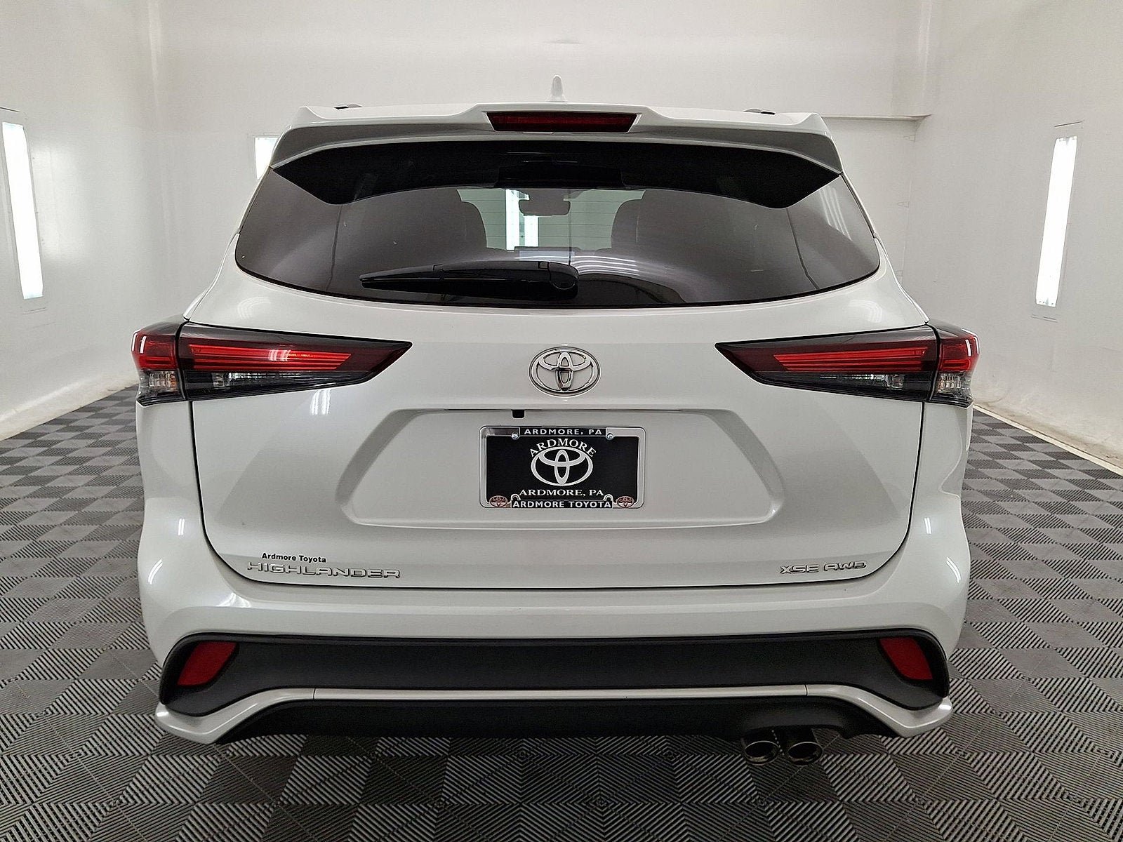 Used 2024 Toyota Highlander XSE AWD/4WD image 15
