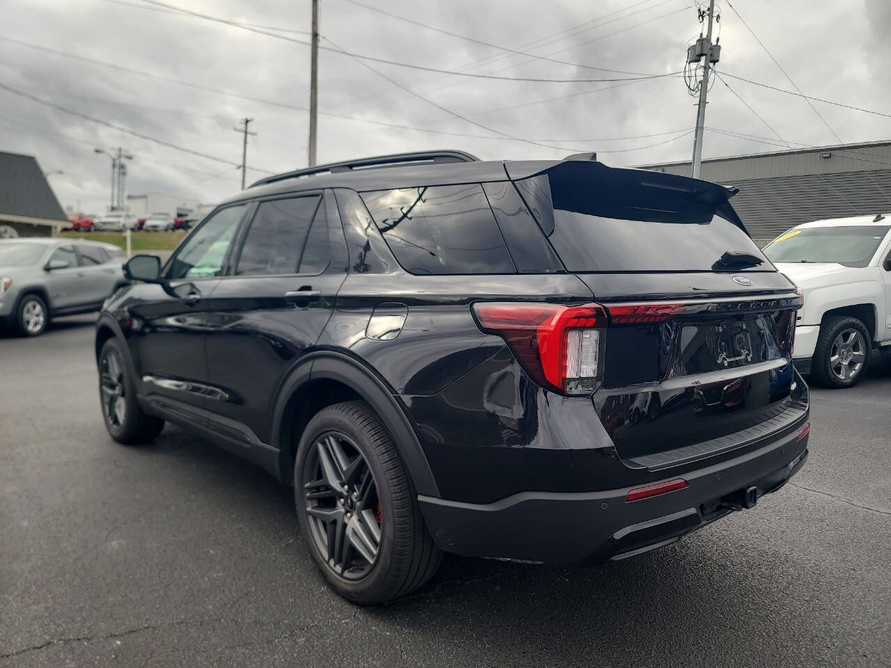 Used 2025 Ford Explorer ST-Line w/ ST-Line Street Pack image 6