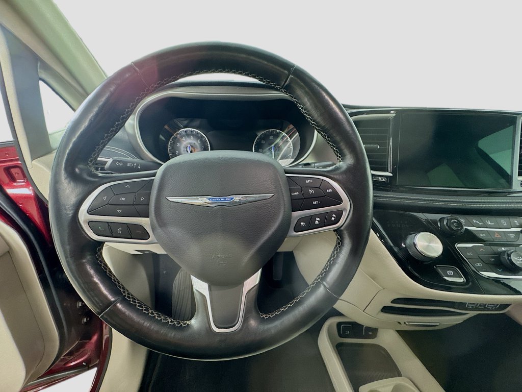 Used 2021 Chrysler Pacifica Touring-L w/ Premium & Safety Sphere Group FWD image 13