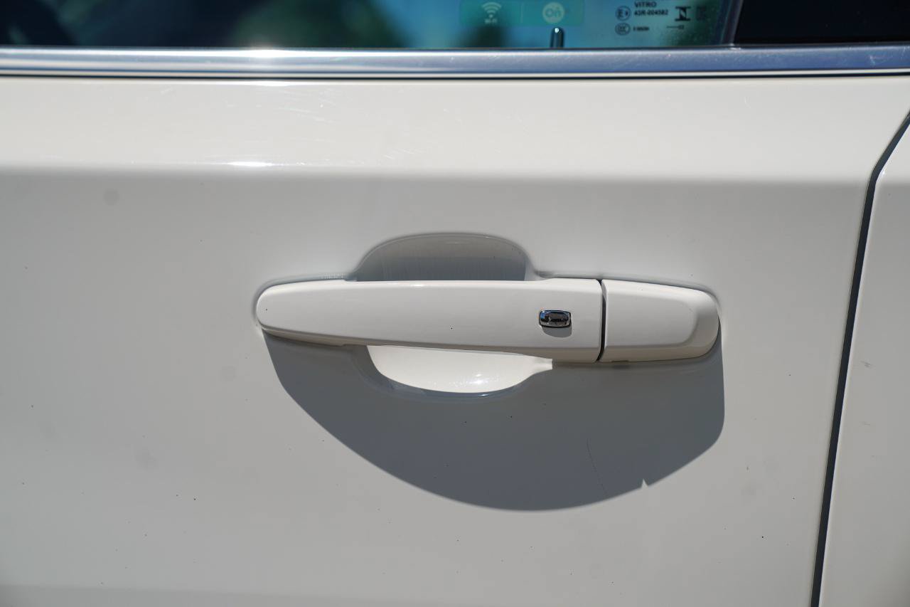 Used 2023 Chevrolet Traverse LS AWD/4WD image 5