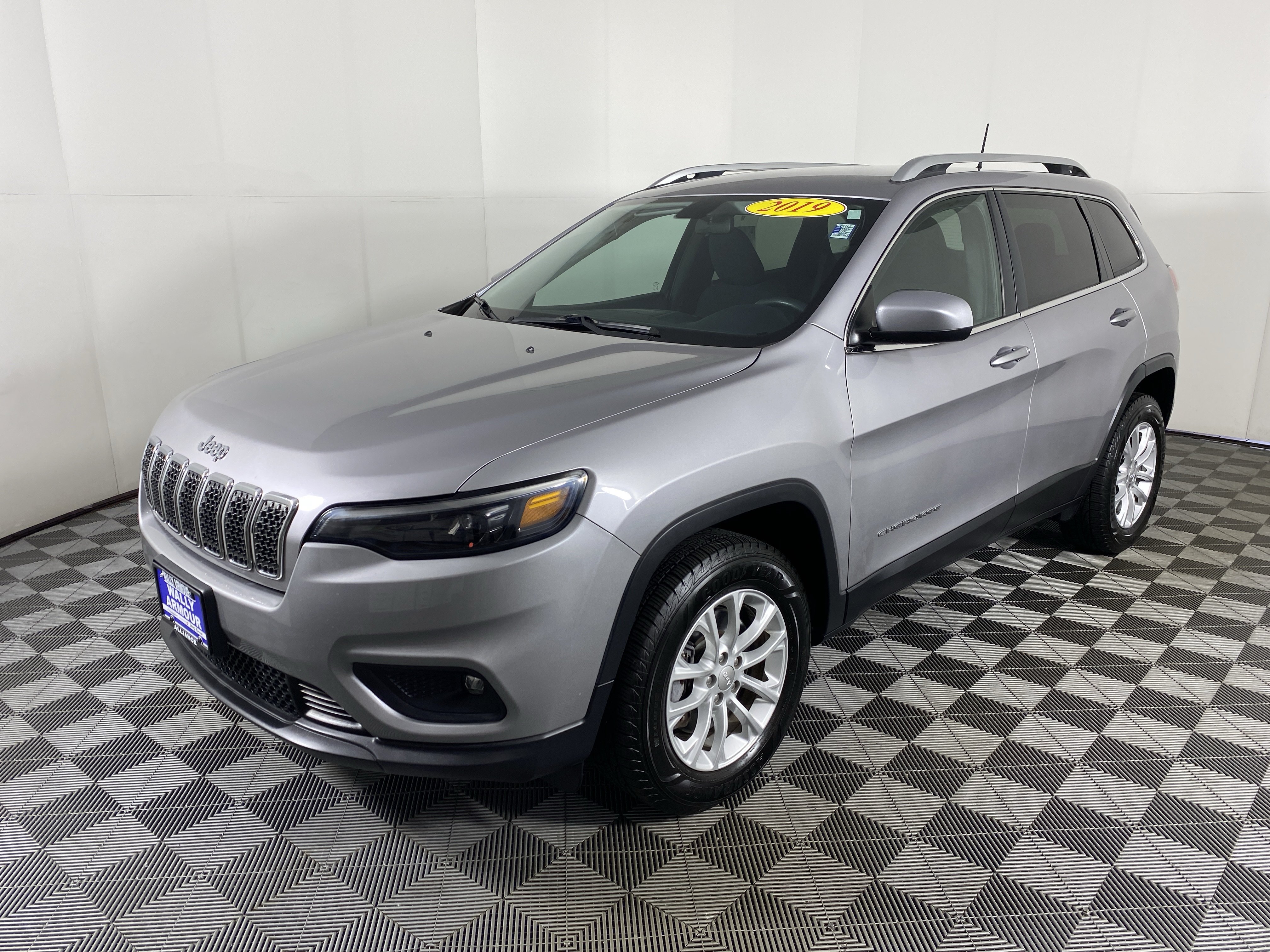 Used 2019 Jeep Cherokee Latitude w/ Popular Appearance Group AWD/4WD image 10