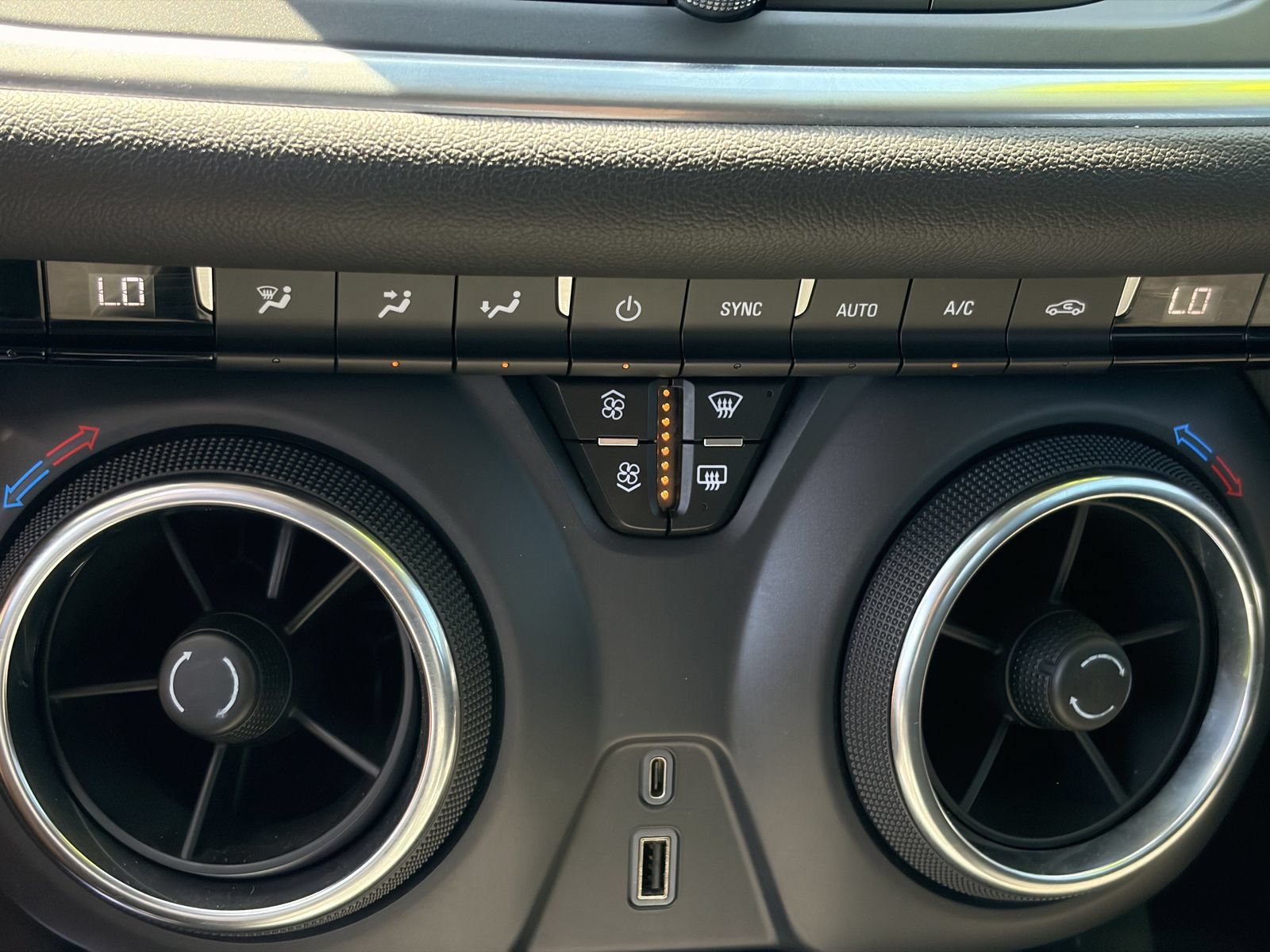 Used 2021 Chevrolet Blazer LT FWD image 23