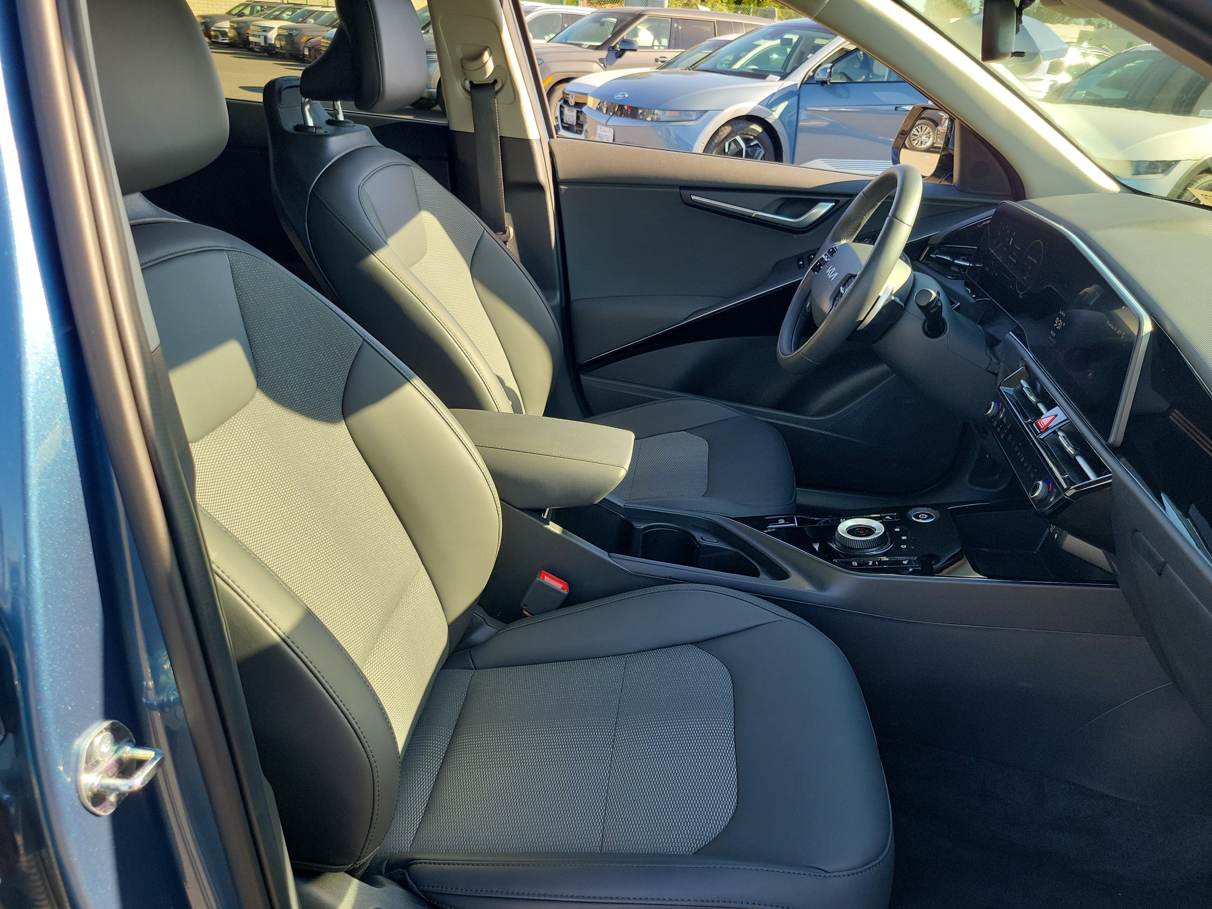 Used 2025 Kia Niro Wind w/ Wind Preserve Package FWD image 21