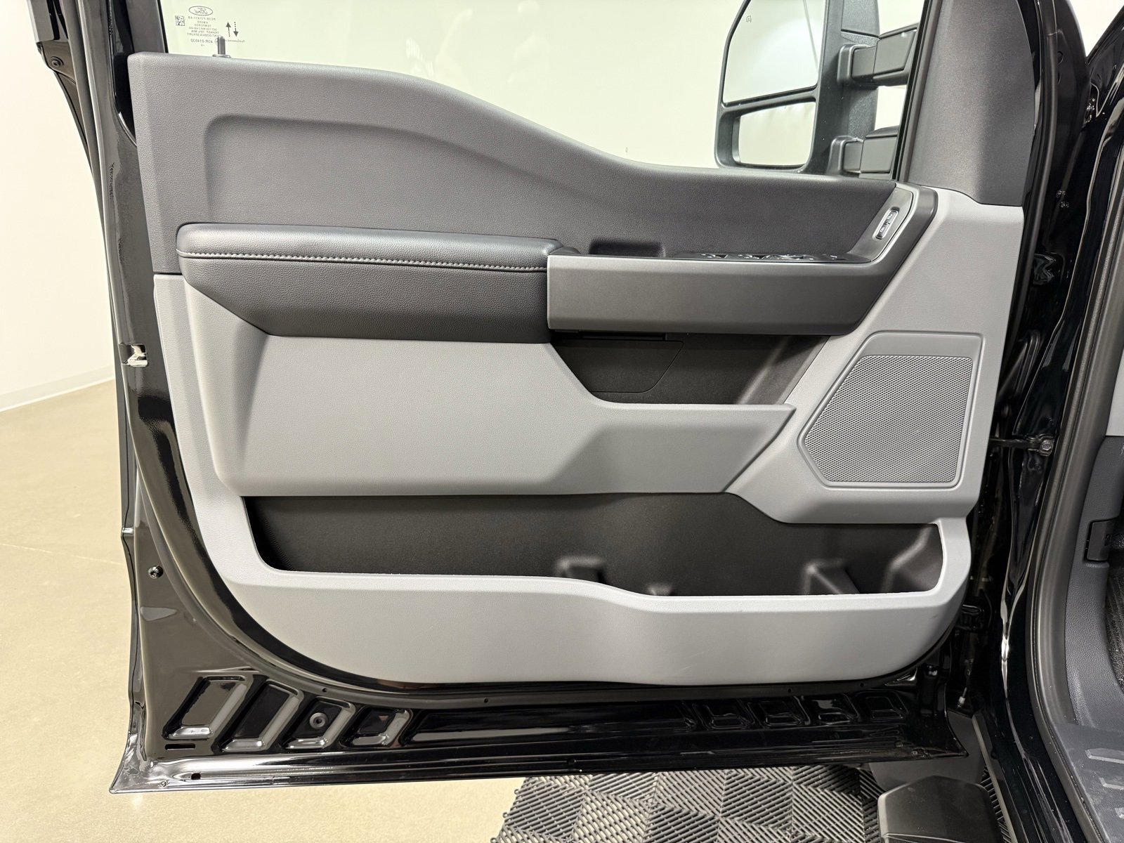 New 2025 Ford F450 XLT w/ XLT Value Package image 9