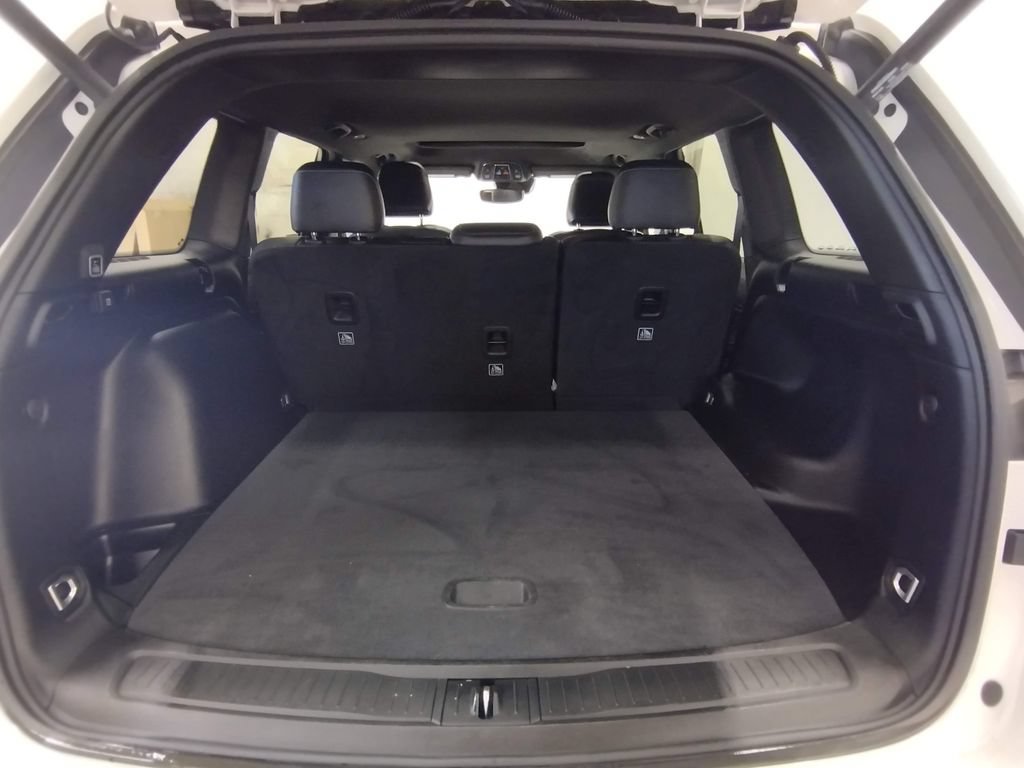 Used 2023 Jeep Grand Cherokee Altitude AWD/4WD image 17
