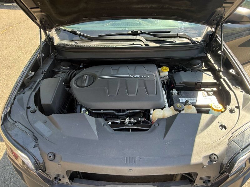 Used 2019 Jeep Cherokee Trailhawk AWD/4WD image 16