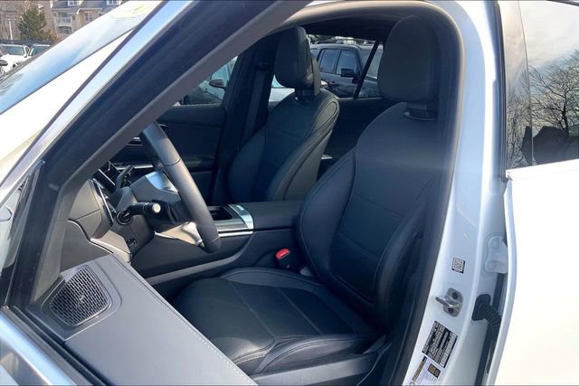 Used 2025 Mercedes-Benz GLC 300 4MATIC image 6