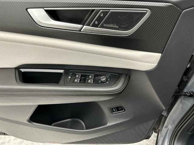 Certified 2025 Volkswagen Atlas Cross Sport SEL Premium R-Line AWD/4WD image 16