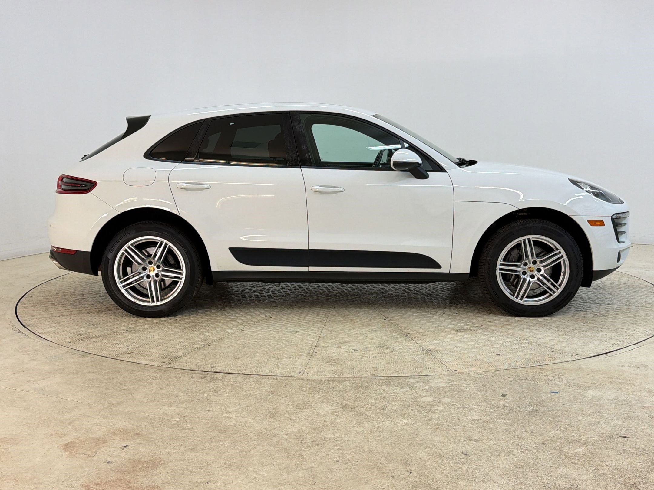 Used 2018 Porsche Macan AWD/4WD image 8