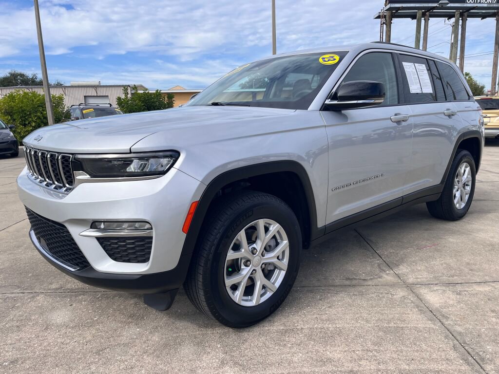 Used 2023 Jeep Grand Cherokee Limited image 7