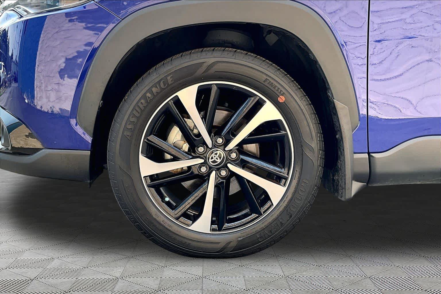 Used 2024 Toyota Corolla Cross AWD Hybrid w/ Convenience Package image 11