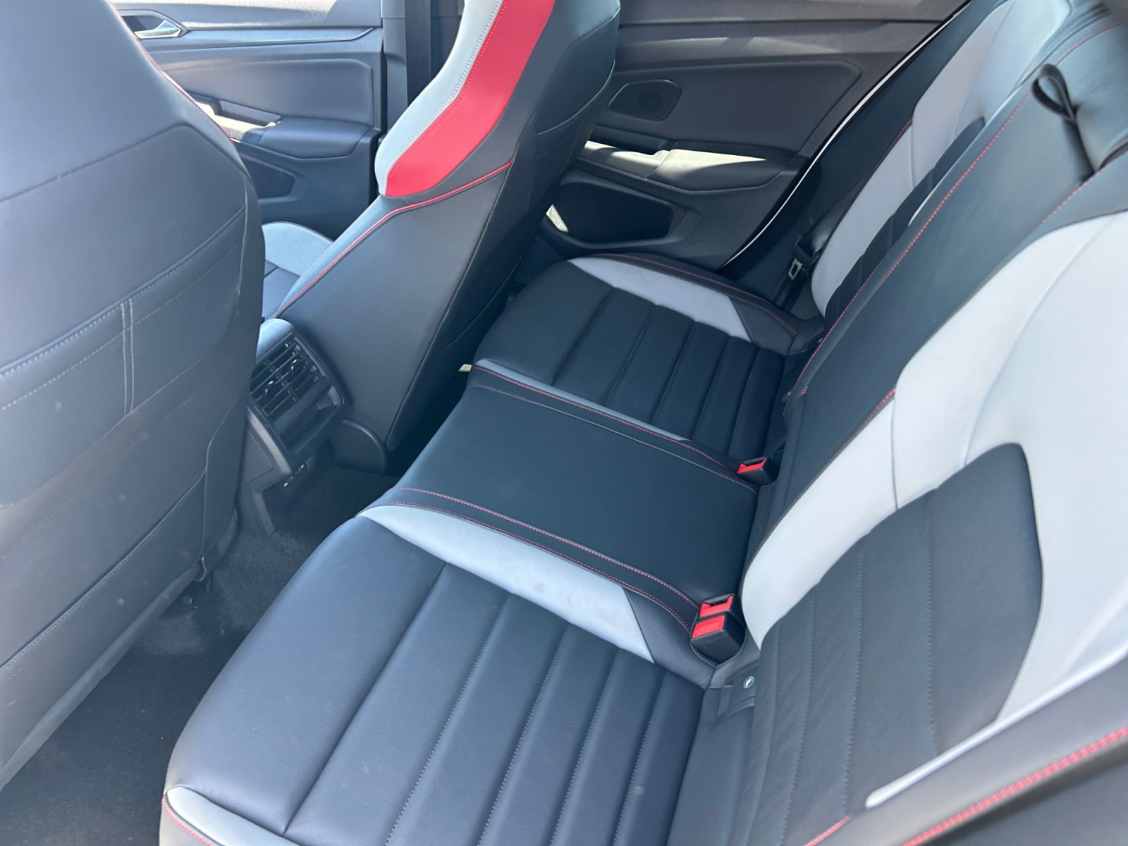 Used 2024 Volkswagen GTI SE FWD image 17