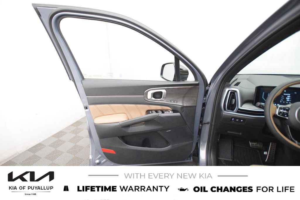 New 2025 Kia Sorento SX Prestige w/ Olive Brown Leather Package image 9