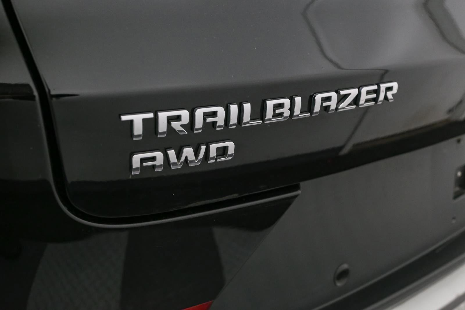 Used 2021 Chevrolet TrailBlazer LT w/ Convenience Package image 11