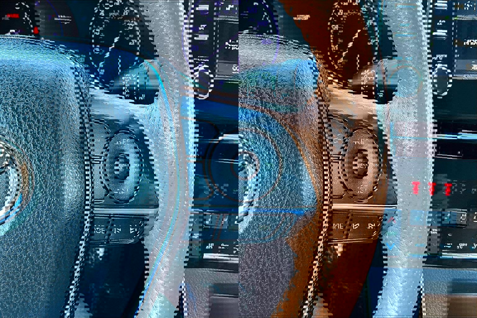 Used 2019 Toyota Avalon Limited w/ Advanced Safety Package image 18