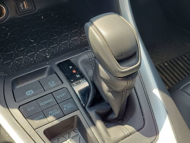 Used 2025 Toyota RAV4 LE AWD/4WD image 33
