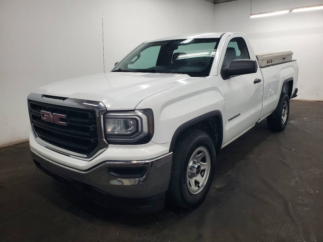 Used 2017 GMC Sierra 1500 2WD Regular Cab image 1