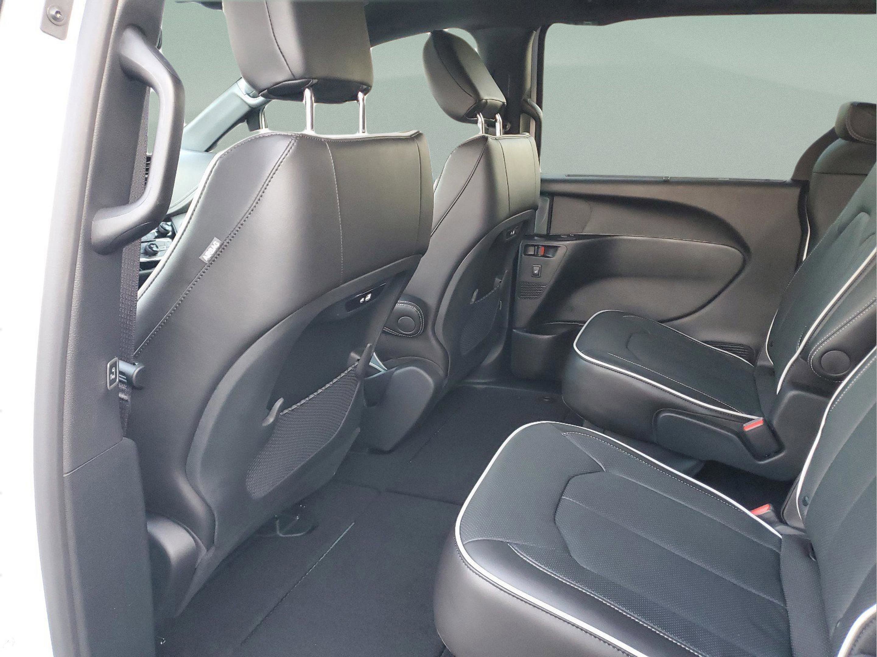 New 2026 Chrysler Pacifica Limited w/ S Appearance Package FWD image 5