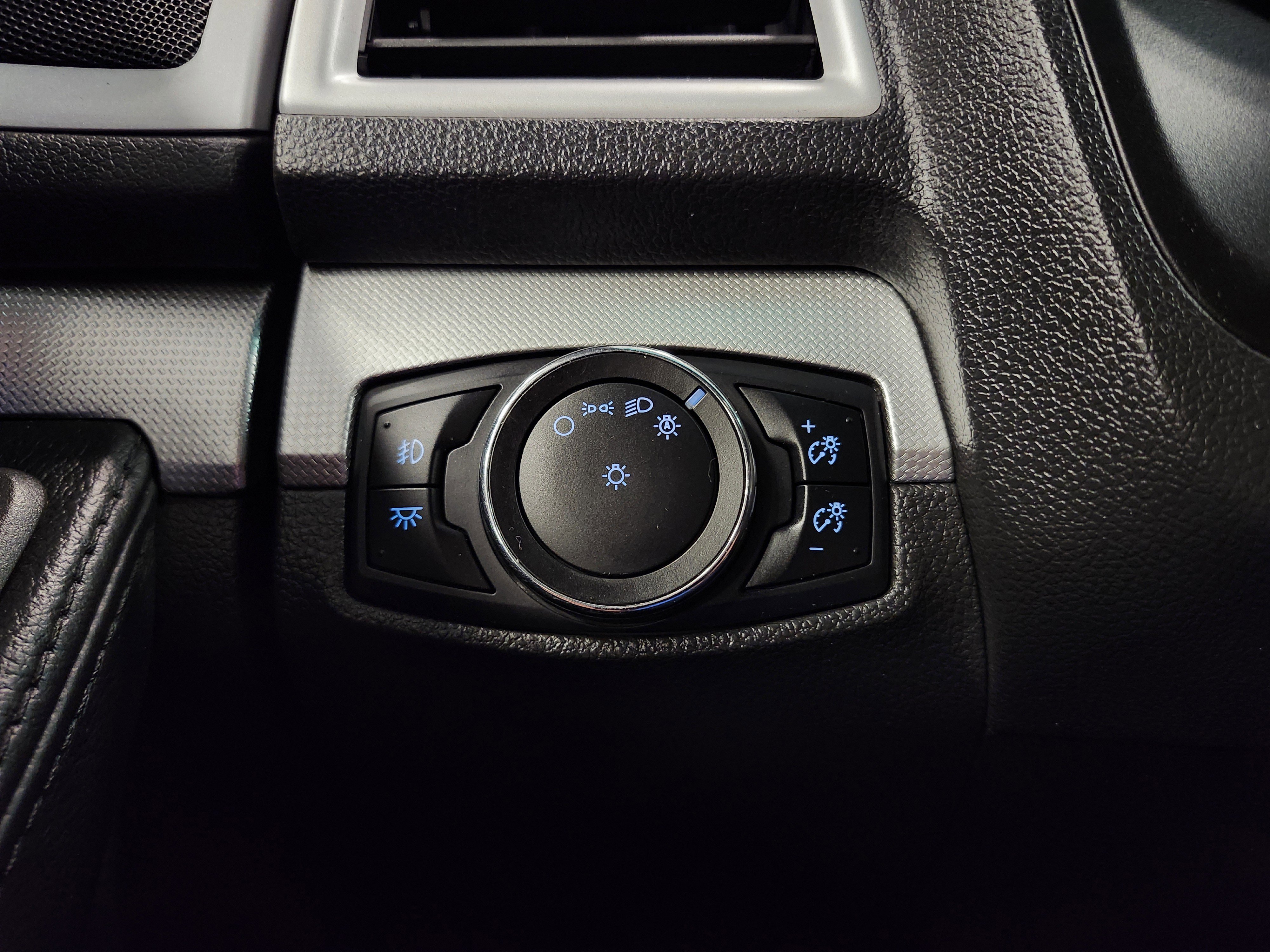 Used 2014 Ford Explorer XLT image 10