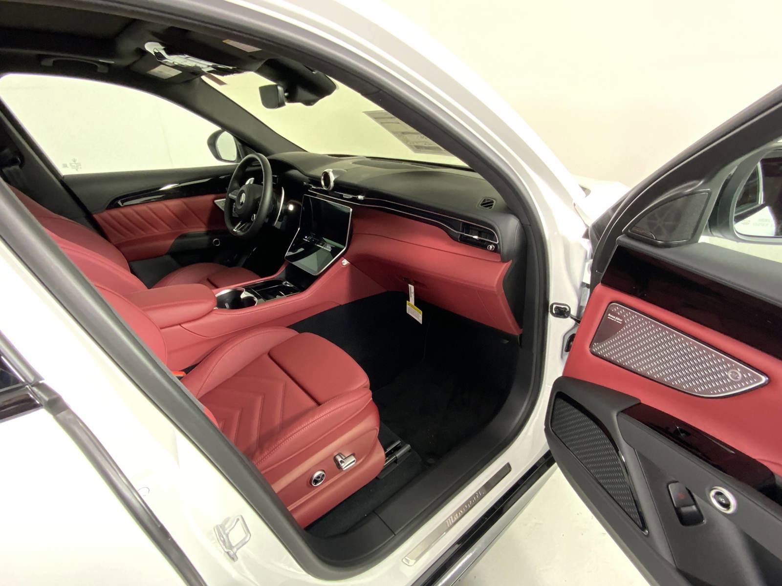 New 2025 Maserati Grecale Modena image 36