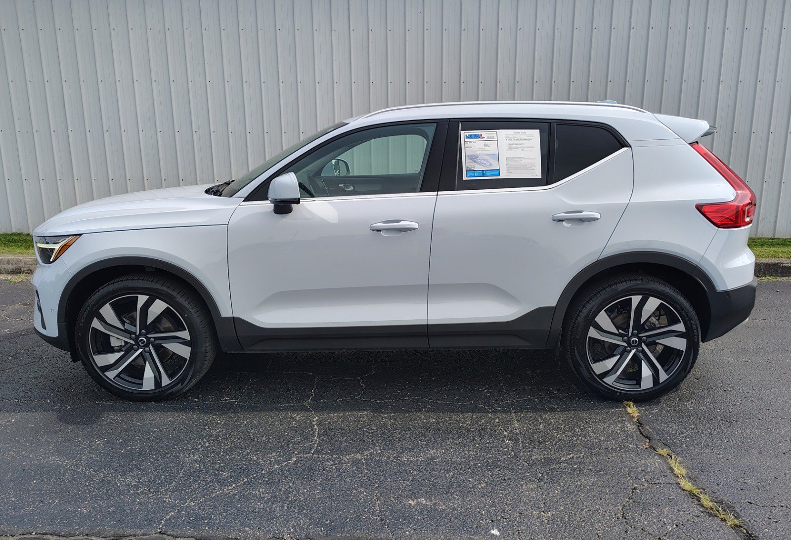 Used 2024 Volvo XC40 B5 Ultimate w/ Protection Package Premier AWD/4WD image 8