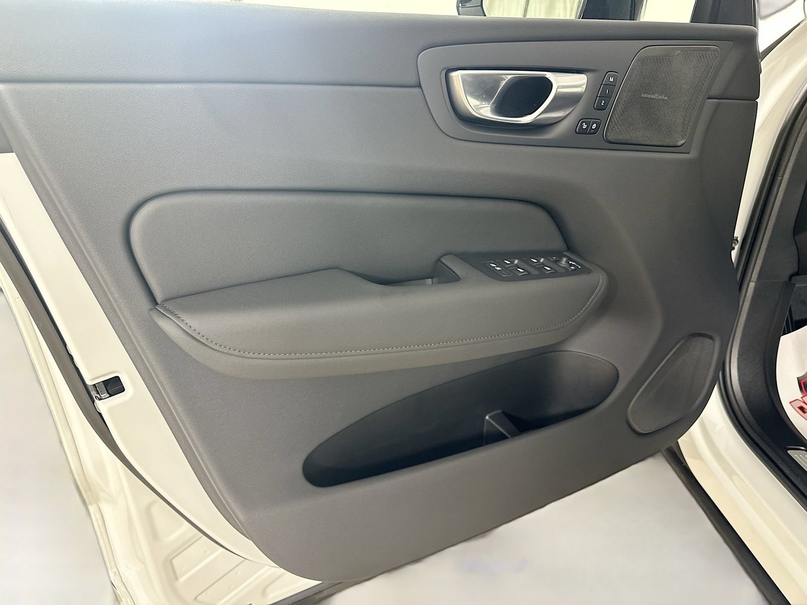 New 2026 Volvo XC60 B5 Ultra w/ Protection Package Premier AWD/4WD image 15