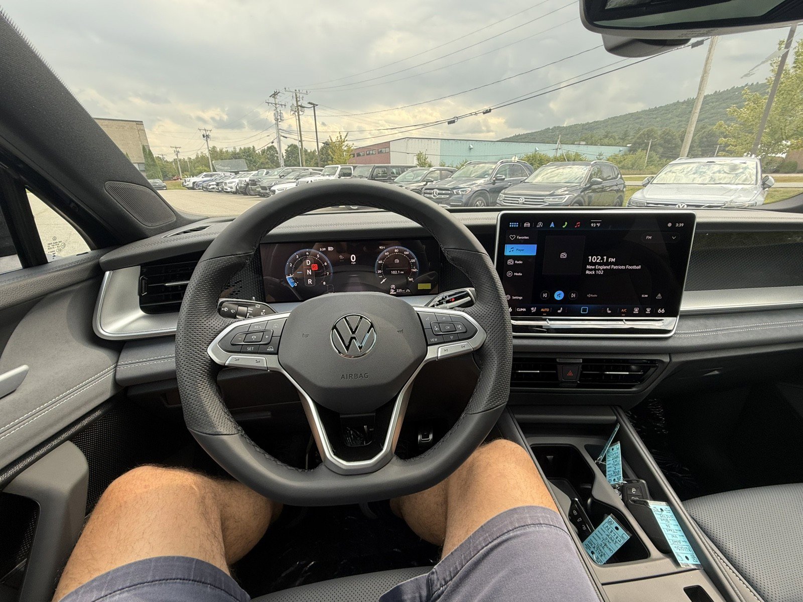 New 2025 Volkswagen Tiguan SE R-Line image 12