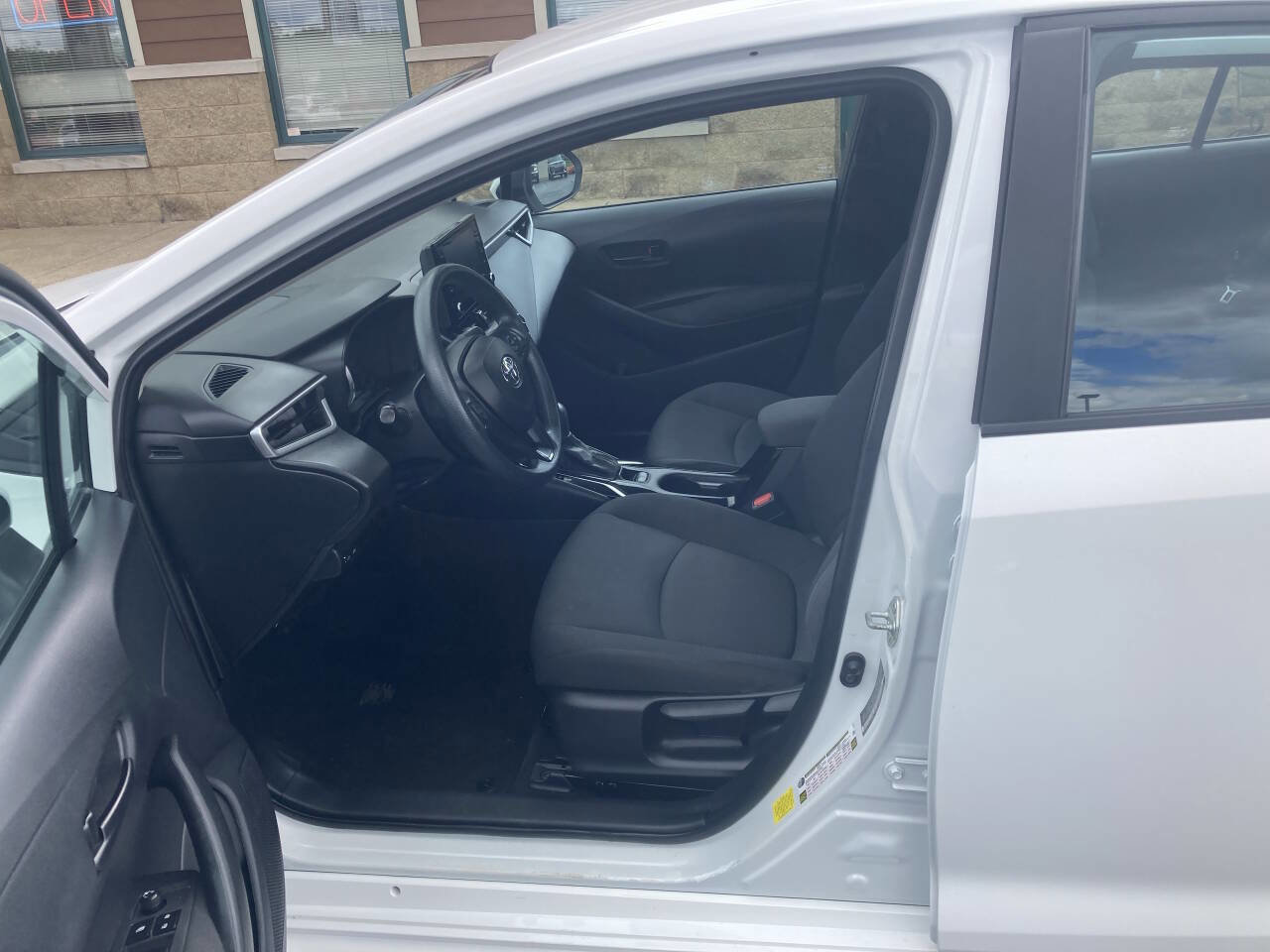 Used 2022 Toyota Corolla LE image 10