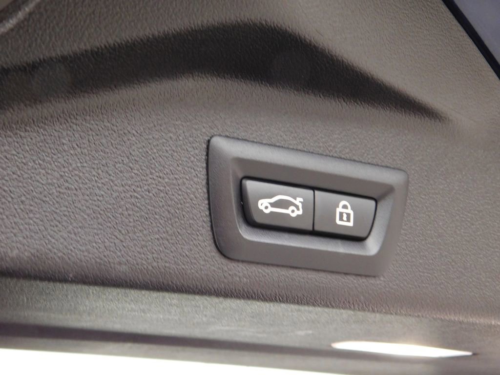 Used 2021 BMW X5 M50i w/ Premium Package image 10