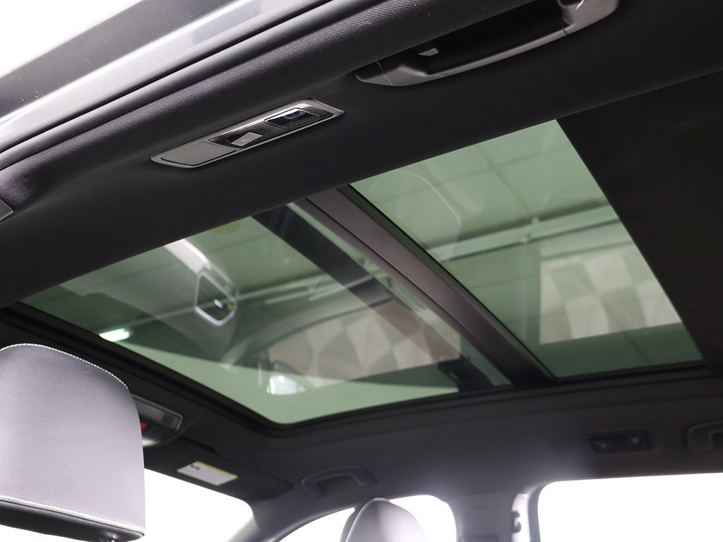 Certified 2023 Volkswagen Tiguan SE R-Line AWD/4WD image 21