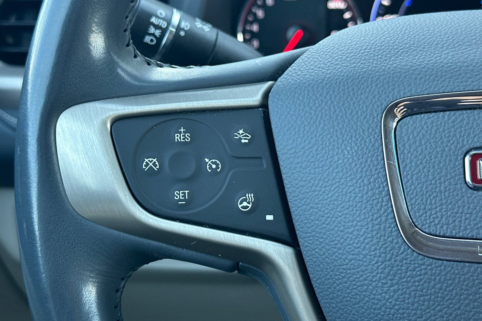 Used 2021 GMC Acadia Denali w/ Denali Ultimate Package AWD/4WD image 37