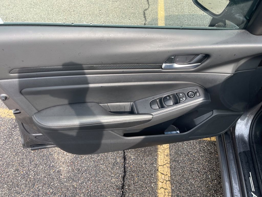 Used 2024 Nissan Altima 2.5 SV w/ SV Premium Package image 21