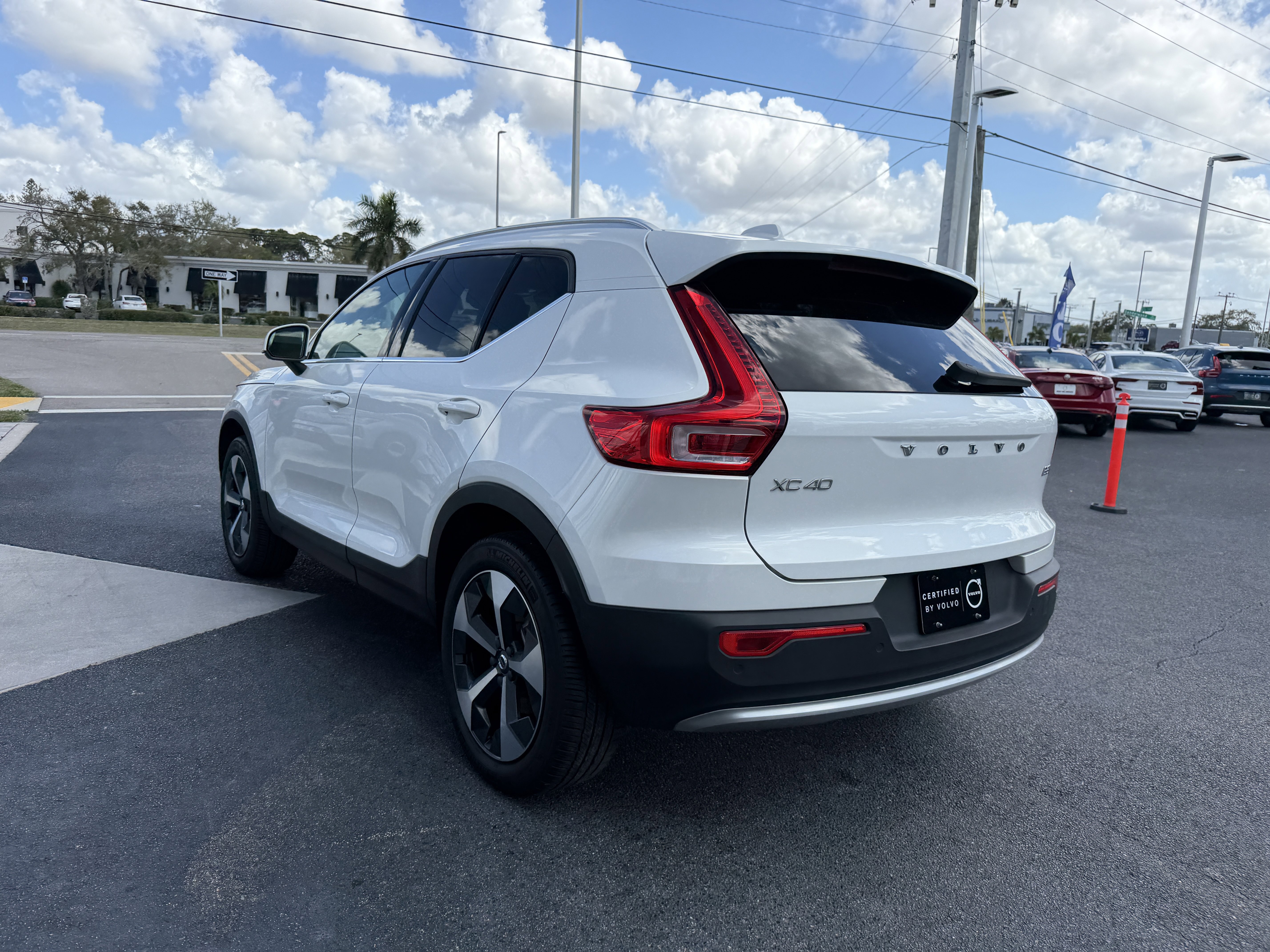 Certified 2023 Volvo XC40 B5 Plus w/ Protection Package Premier image 4