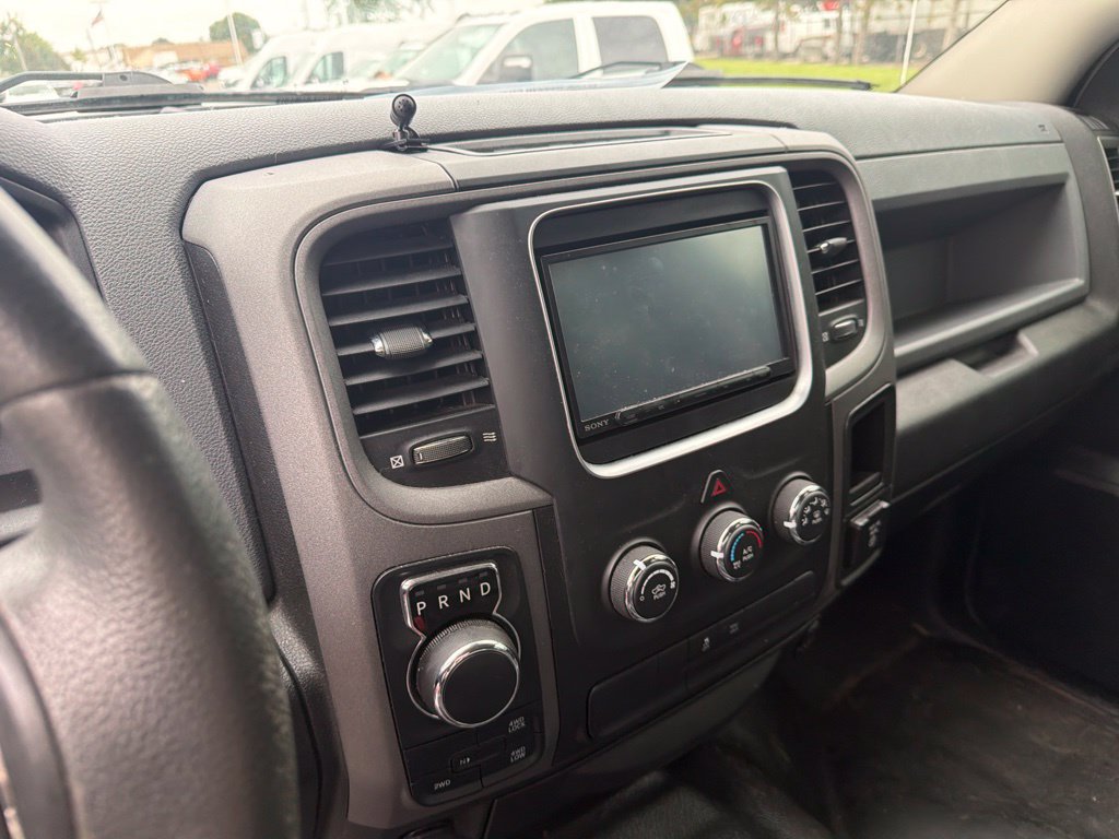 Used 2020 RAM 1500 4x4 Crew Cab Classic w/ Chrome Appearance Group image 16