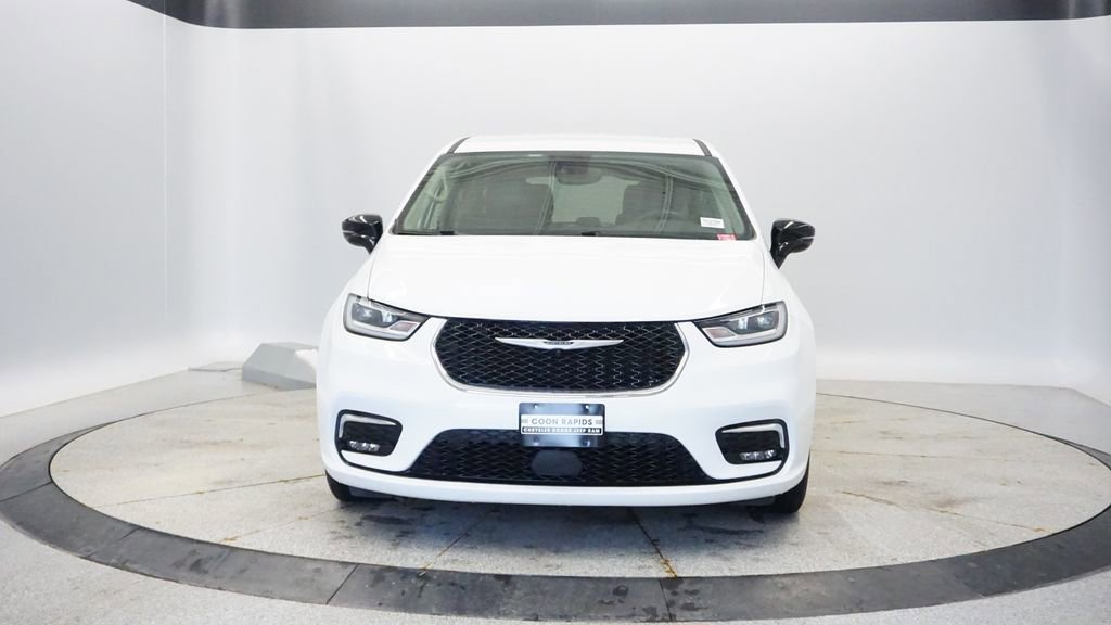 Used 2024 Chrysler Pacifica Limited FWD image 11