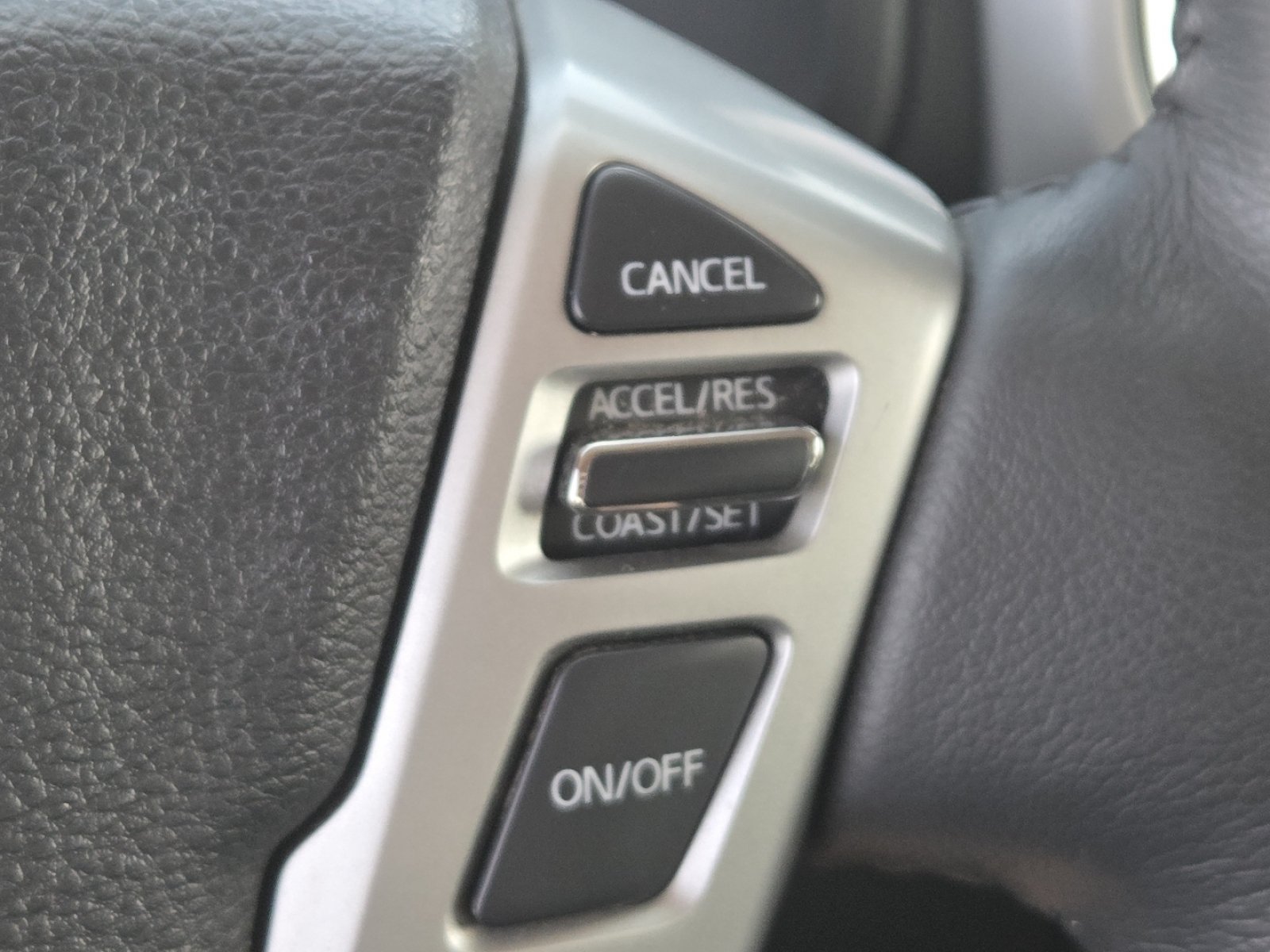 Used 2017 Nissan Titan SV AWD/4WD image 29