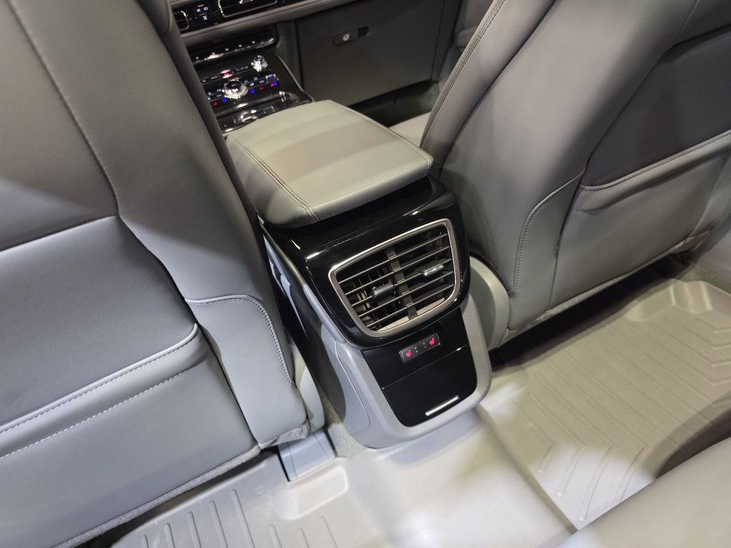 Used 2022 Lincoln Nautilus Reserve AWD/4WD image 23
