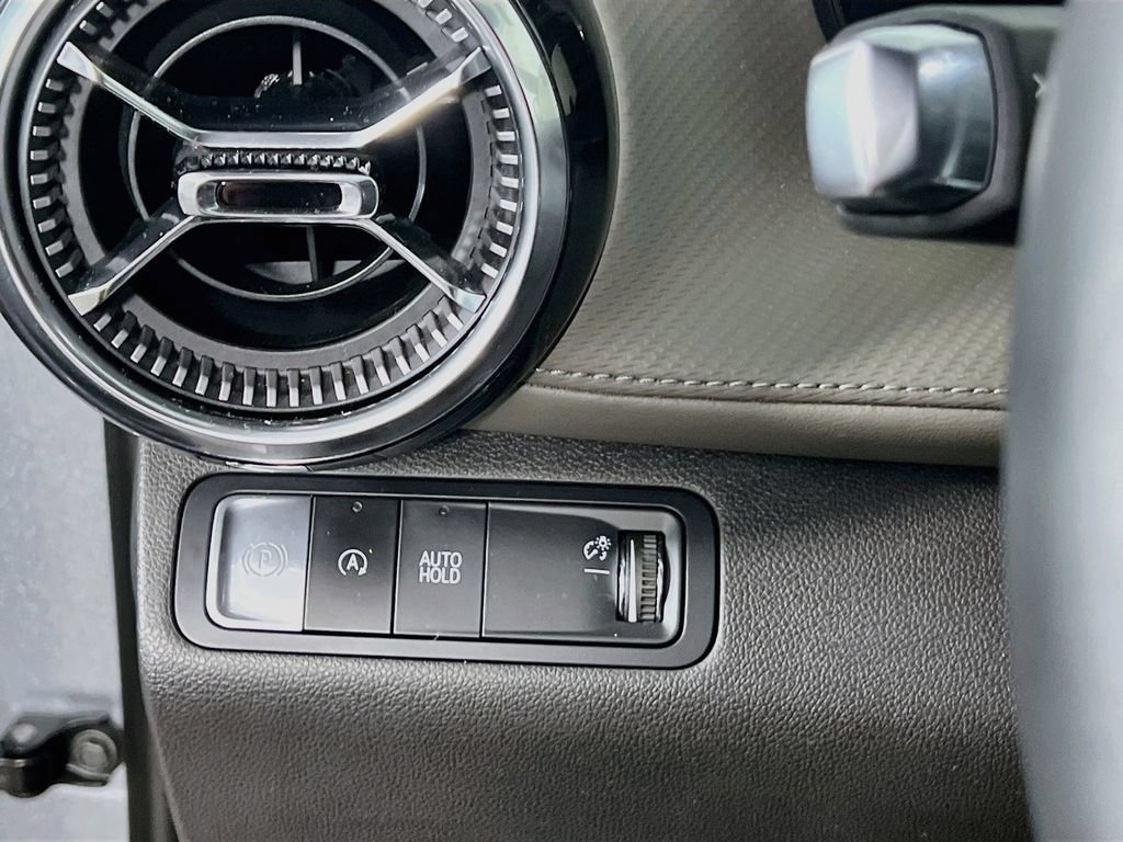 Used 2025 Chevrolet Equinox LT w/ Convenience Package II FWD image 9