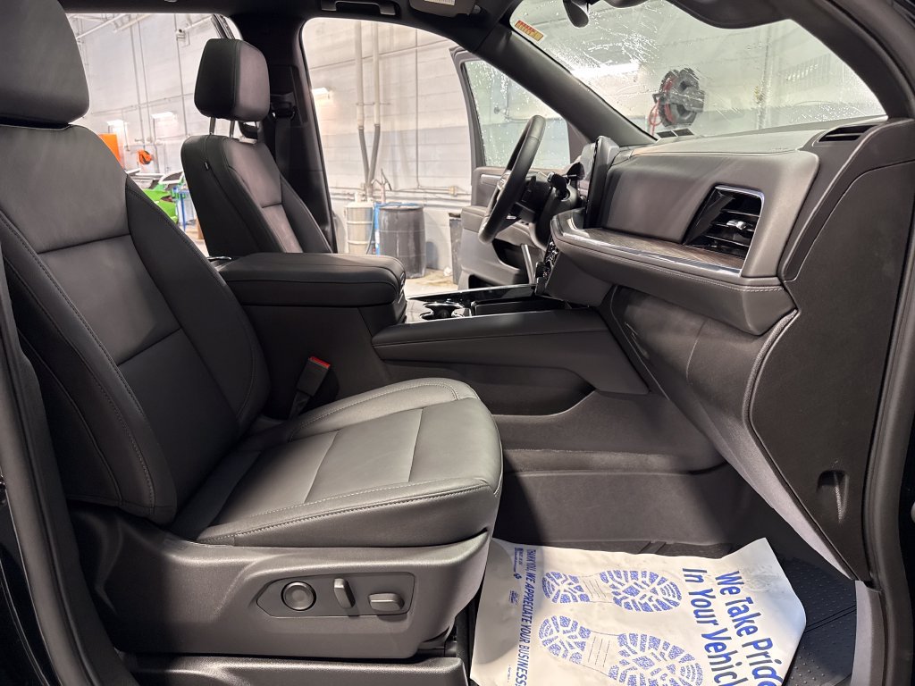 New 2026 Chevrolet Suburban LT w/ Comfort Package AWD/4WD image 34