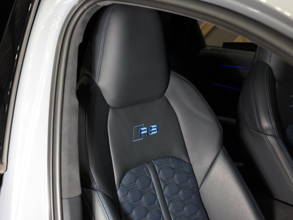 Used 2025 Audi RS 6 performance w/ Blue RS Design Package Plus image 32