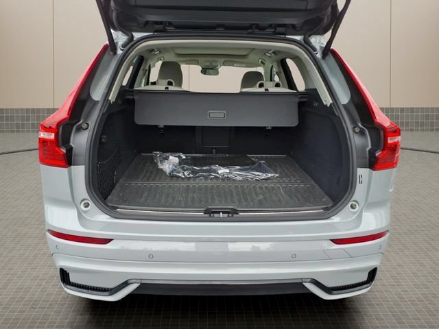 Used 2025 Volvo XC60 T8 Plus w/ Climate Package AWD/4WD image 11