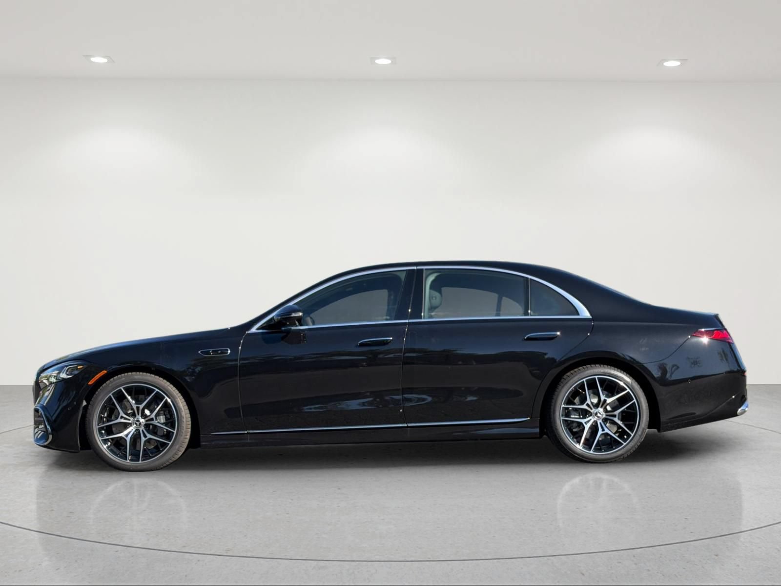 New 2027 Mercedes-Benz S 580 4MATIC Sedan image 2
