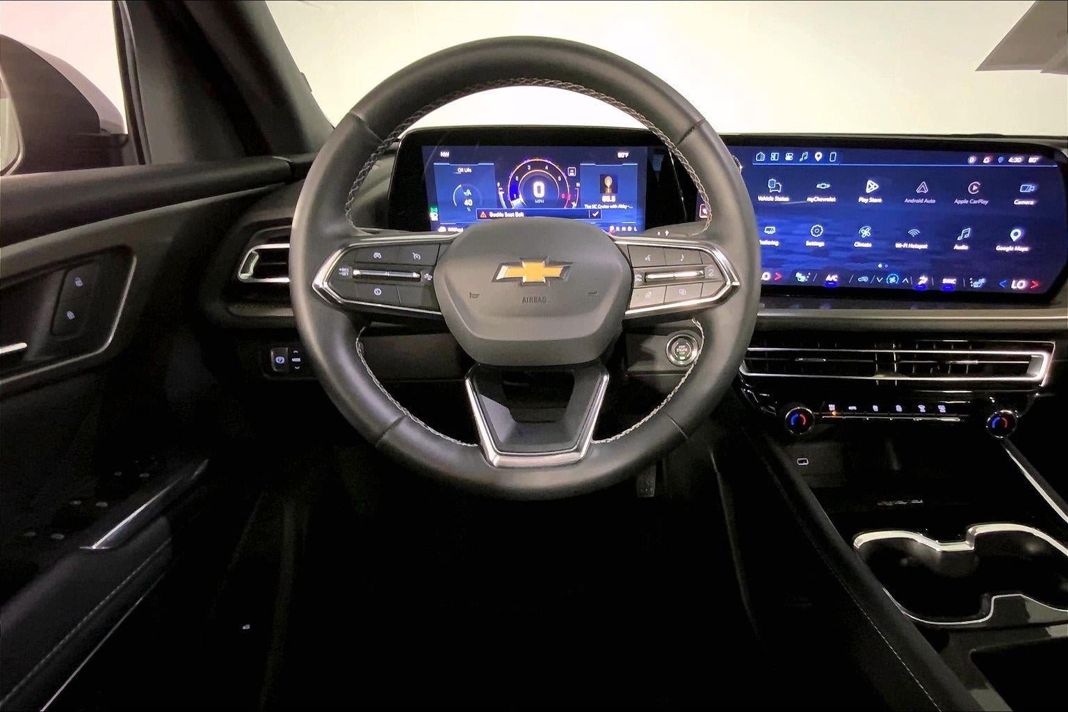 Used 2026 Chevrolet Traverse LT w/ Driver Confidence Package FWD image 5
